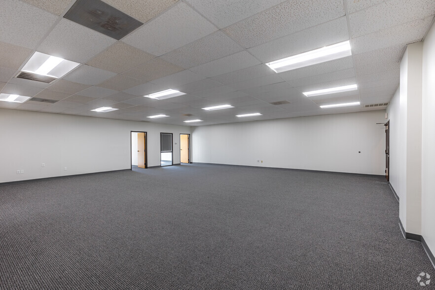 More Photos Of 1202 E Arapaho Rd, Richardson Unknown For Lease