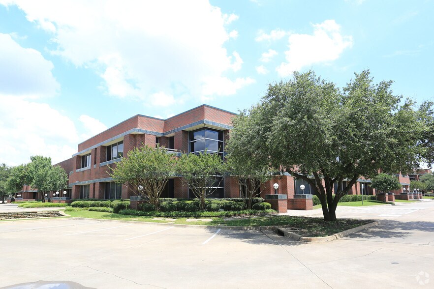More Photos Of 1501 Luna Rd, Carrollton Research And Development For Lease