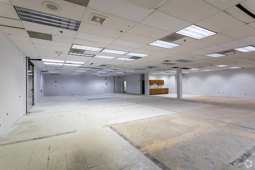 More Photos Of 6 Terri Ln, Burlington Light Distribution For Lease