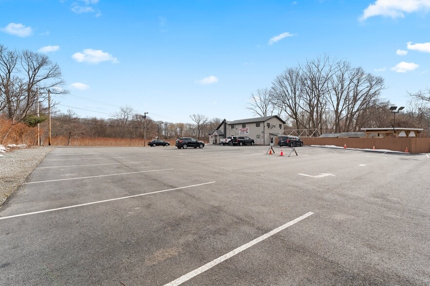 More Photos Of 415 Palmer Ave, Warwick Bar For Sale