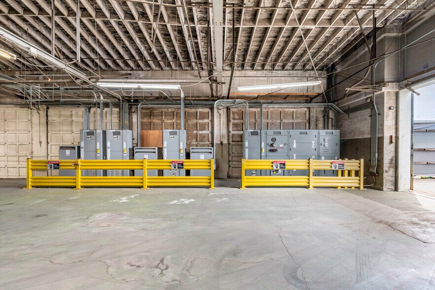 More Photos Of 1700 W Anaheim St, Long Beach Manufacturing For Lease