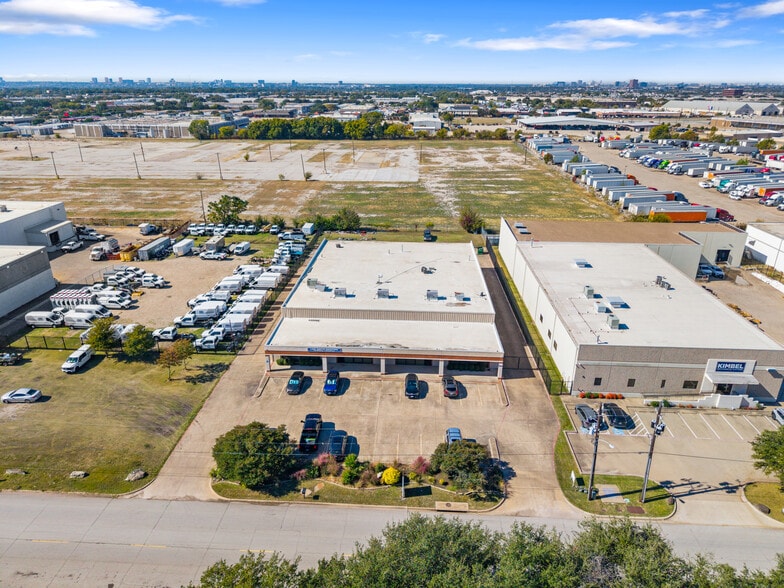 More Photos Of 10823 Sanden Dr, Dallas Flex For Lease