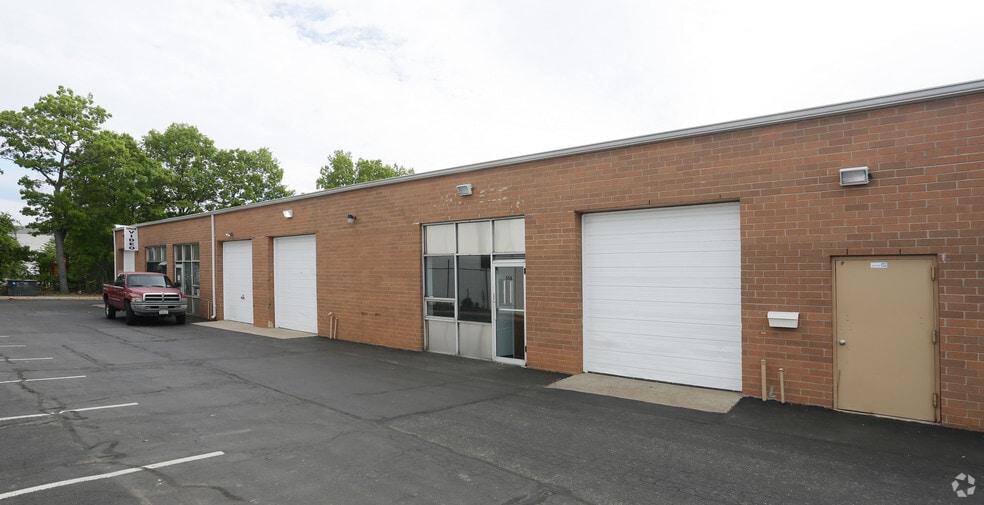 More Photos Of 55-59 Remington Blvd, Ronkonkoma Warehouse For Lease