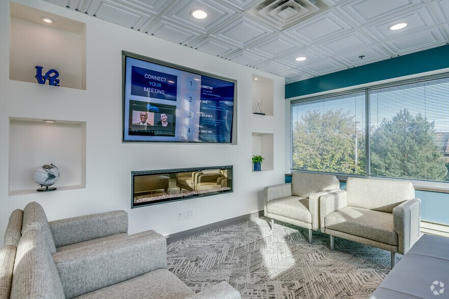 More Photos Of W239 N3490 Pewaukee Rd, Pewaukee Office For Sale