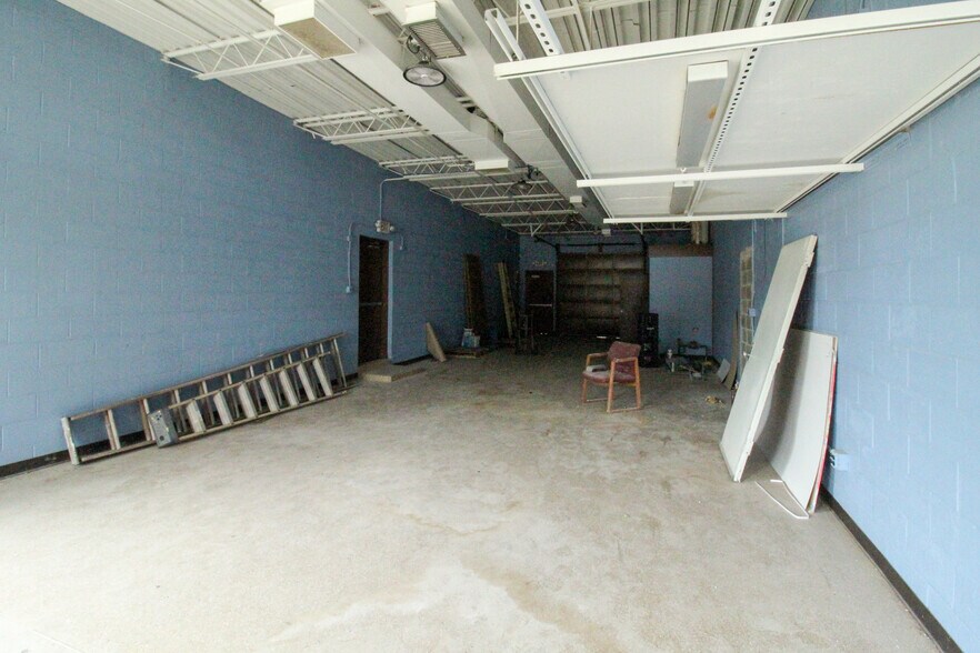 More Photos Of 24431-24435 W Warren St, Dearborn Heights Freestanding For Lease