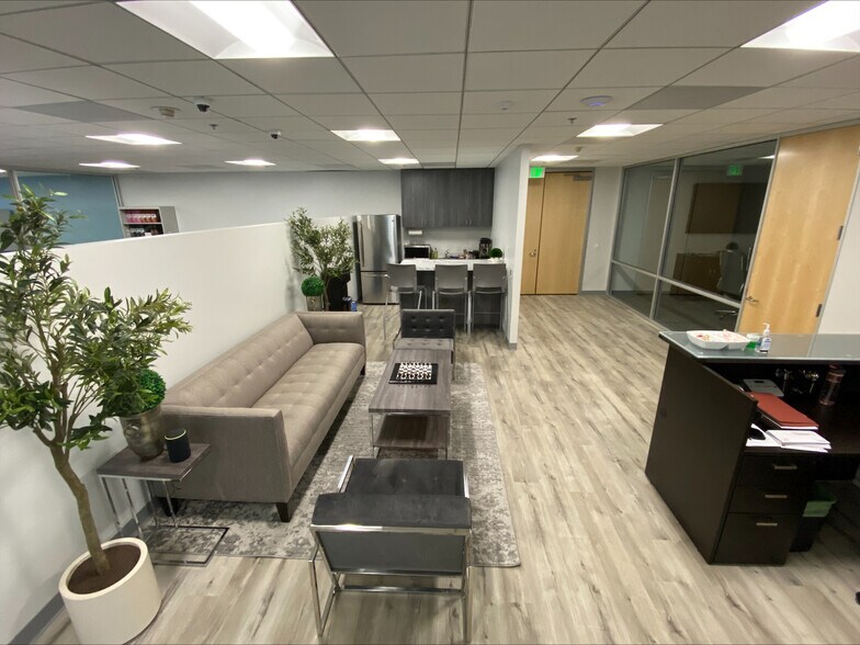 More Photos Of 330 N Brand Blvd, Glendale Office For Lease
