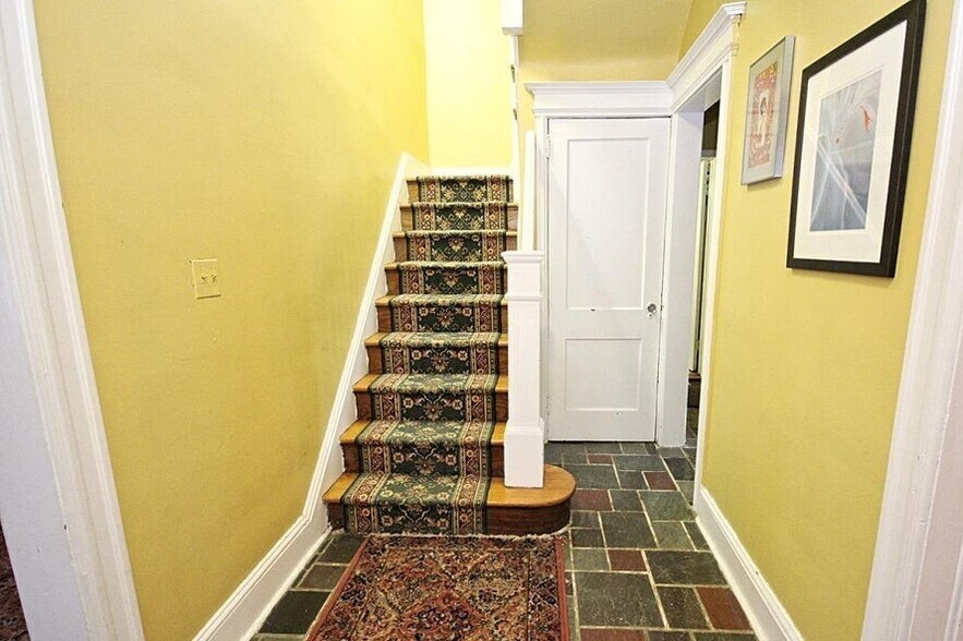 More Photos Of 3891 Amboy Rd, Staten Island Office Residential For Sale