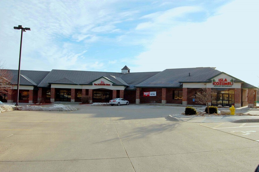 More Photos Of 2701-2823 86th St, Urbandale Unknown For Lease