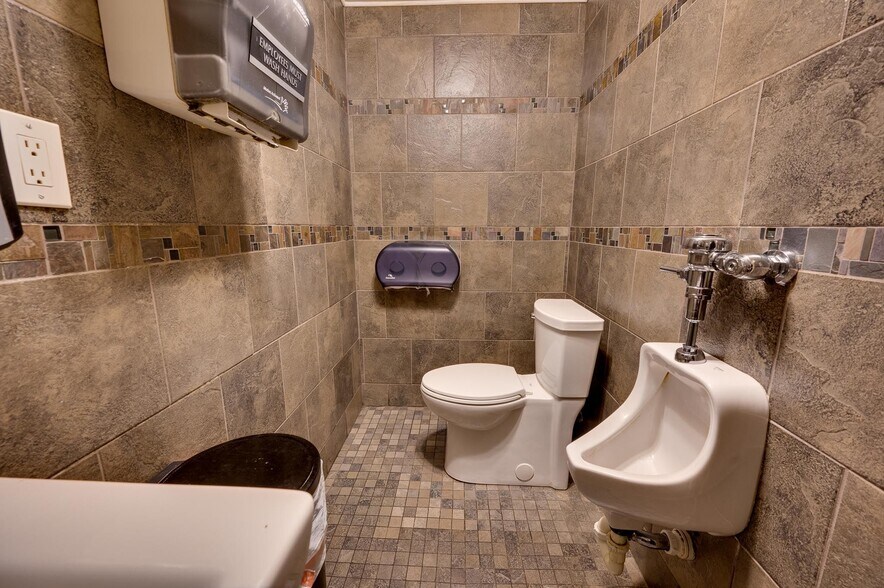 More Photos Of 3011 Pine Ave, Niagara Falls Restaurant For Sale