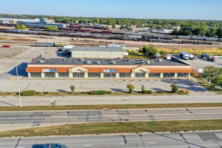 More Photos Of 5945 Cornhusker Hwy, Lincoln Flex For Lease