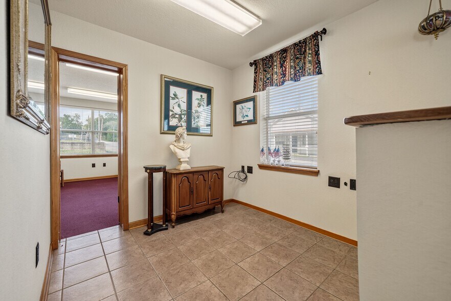 More Photos Of 104 N 3rd St, Heber Springs Office For Sale