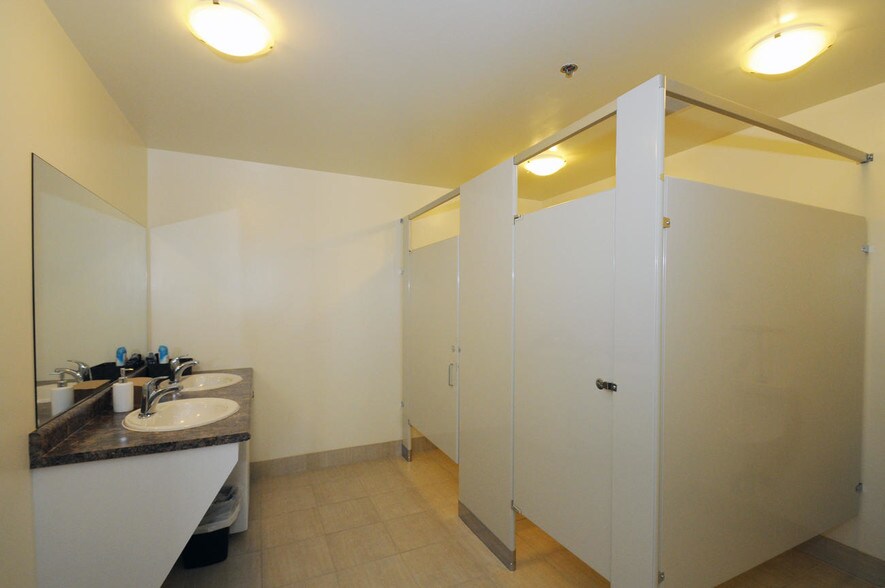 More Photos Of 64 Prince Andrew Pl, Toronto Warehouse For Lease