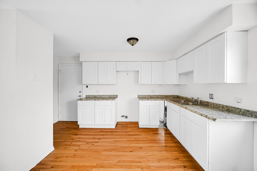 More Photos Of 14544 S San Francisco Ave, Posen Apartments For Sale