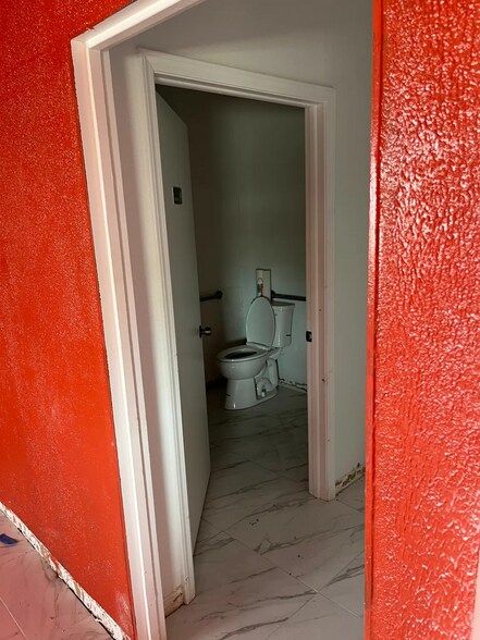 More Photos Of 5310 N Rockwell Ave, Bethany Industrial For Sale