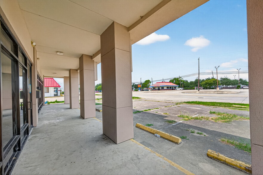 More Photos Of 7006 Spencer Hwy, Pasadena Freestanding For Sale