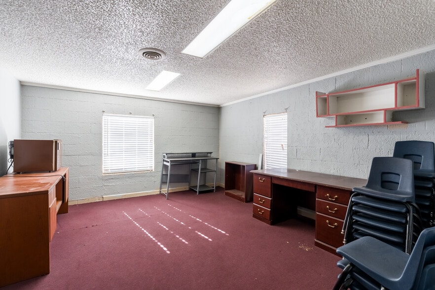 More Photos Of 1809 34th St, Lubbock Religious Facility For Sale