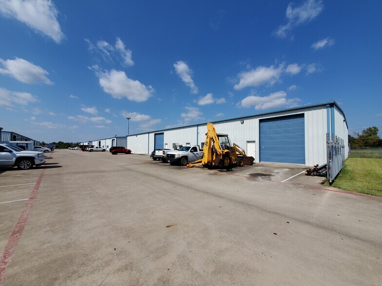 More Photos Of 4402 Rex Rd, Friendswood Unknown For Lease