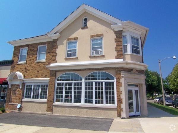 More Photos Of 6100 W Bluemound Rd, Wauwatosa Storefront Retail Residential For Lease