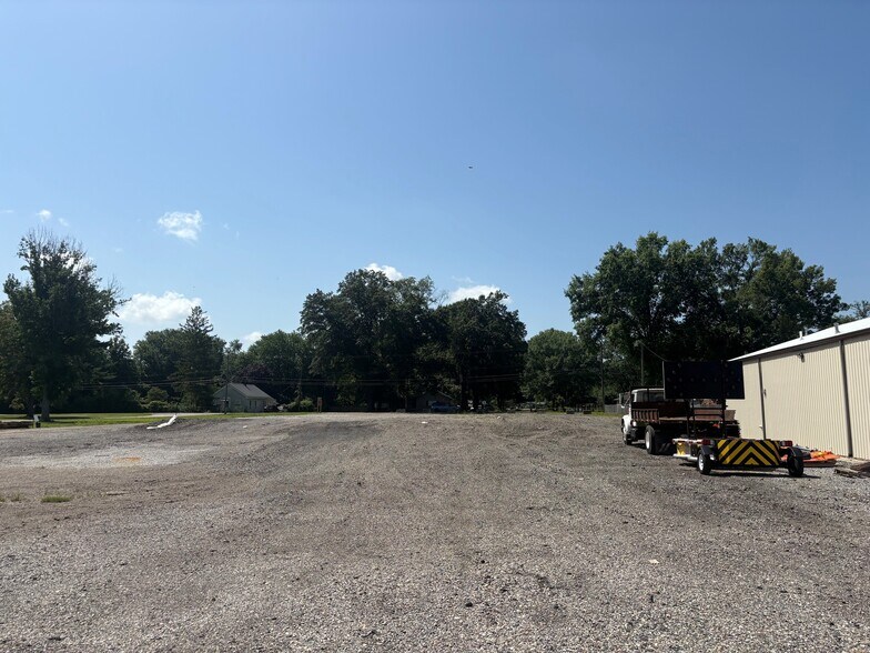 More Photos Of 1698 E Davis Dr, Terre Haute Warehouse For Lease