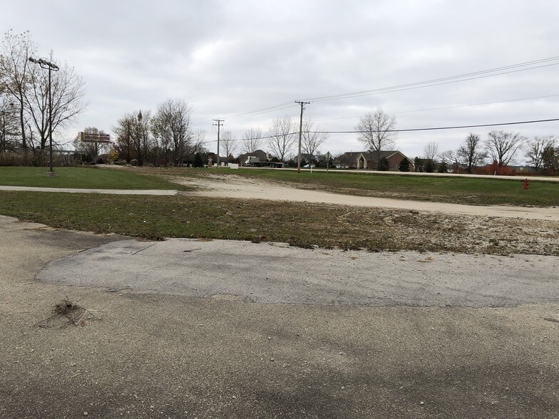 More Photos Of 1539 W US Route 6, Morris Showroom For Sale