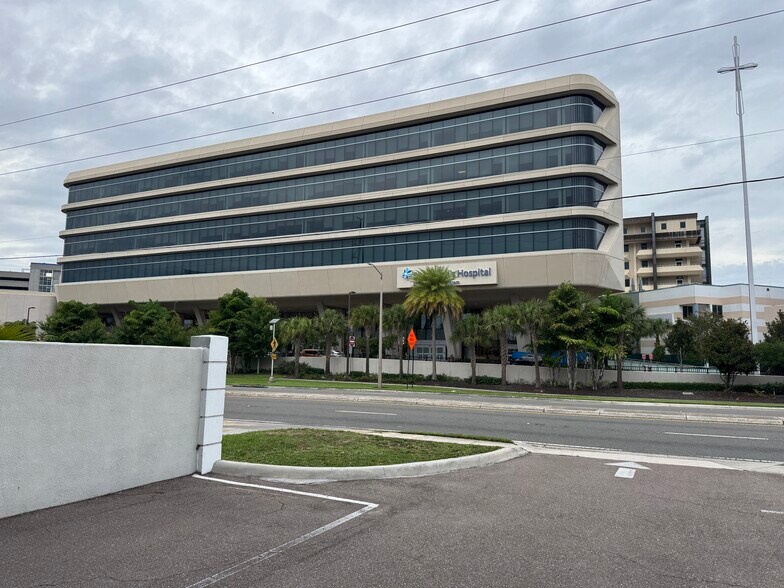 More Photos Of 2814 W Dr Martin Luther King Jr Blvd, Tampa Medical For Lease