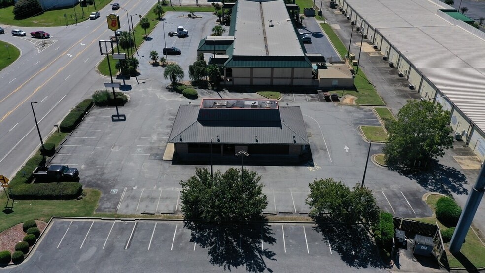 More Photos Of 251 Highway 49 N, Byron Restaurant For Lease