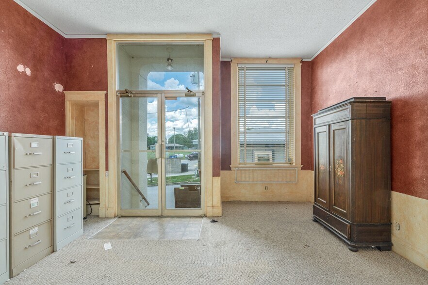 More Photos Of 47 W Wall St, Frostproof Loft Creative Space For Lease