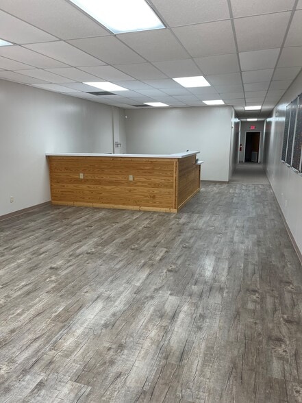 More Photos Of 1911 Mission 66, Vicksburg Medical For Lease