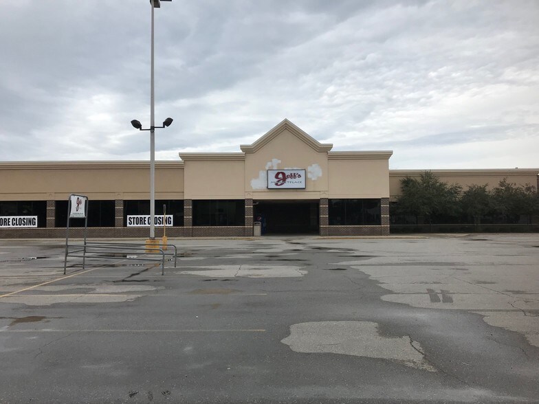 More Photos Of 35-44 Kristian St, Sandusky General Retail For Lease