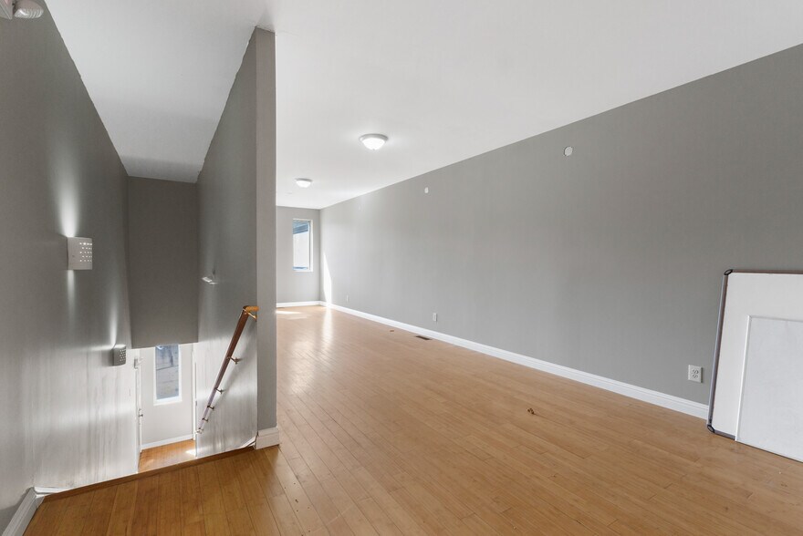 More Photos Of 311 17th St, Ashland Loft Creative Space For Sale