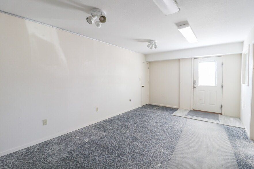 More Photos Of 1292 SW 125th Rd, Holden Light Manufacturing For Sale