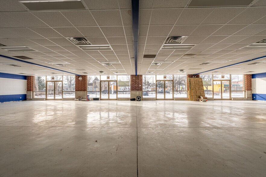More Photos Of 2649 N Central Ave, Chicago Freestanding For Lease