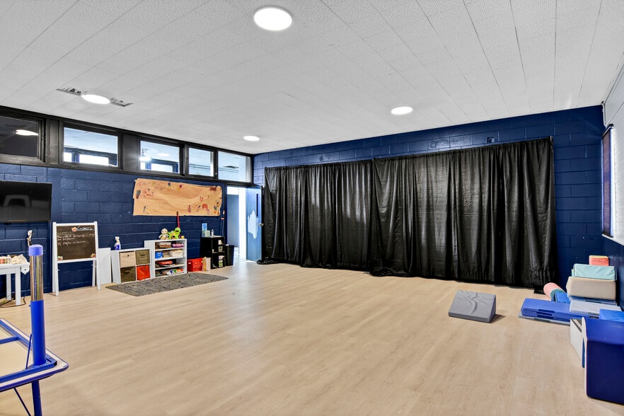 More Photos Of 920 N 6th St, Wilmington Religious Facility For Sale