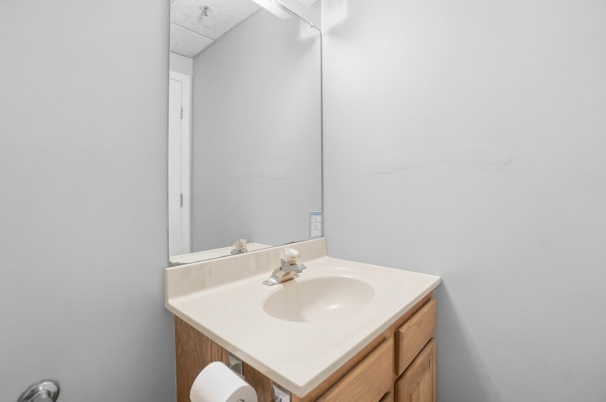 More Photos Of 4753-4759 Cornell Rd, Blue Ash Medical For Sale