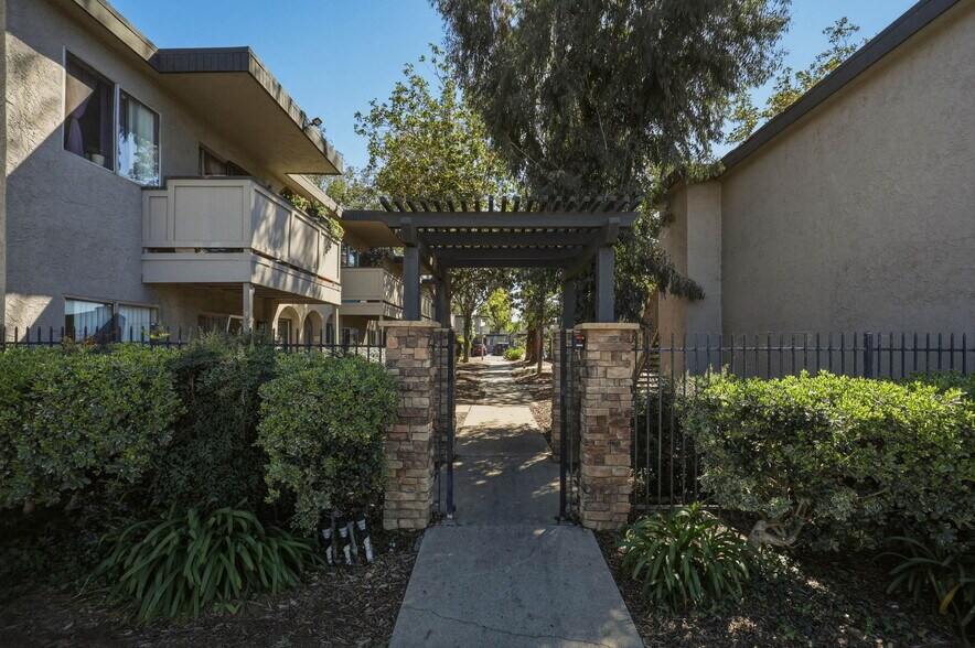 More Photos Of 725 N Fig St, Escondido Apartments For Sale