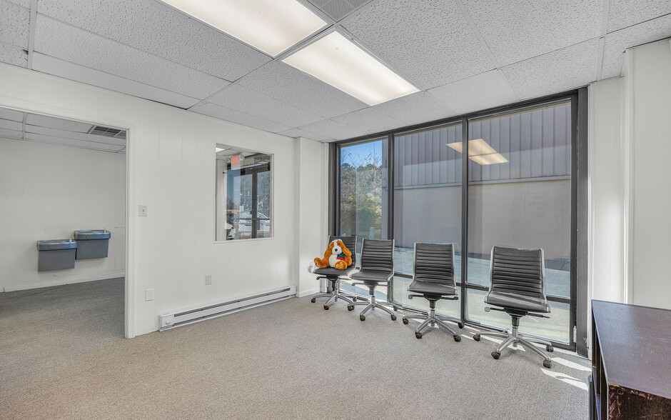 More Photos Of 105 S First Colonial Rd, Virginia Beach Flex For Sale