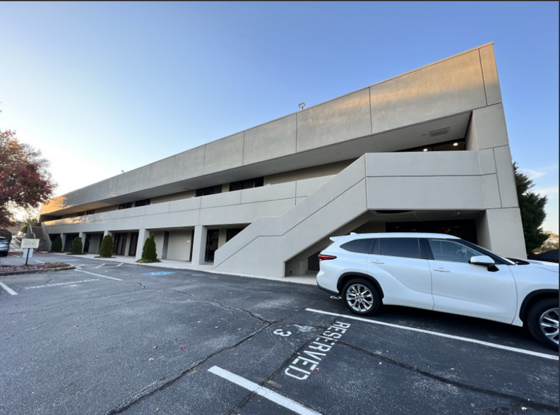 Primary Photo Of 700 E North St, Greenville Office For Lease