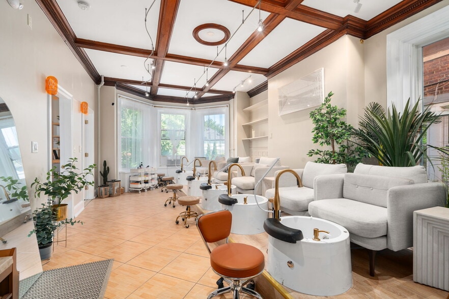 More Photos Of 1680 Beacon St, Brookline Apartments For Lease
