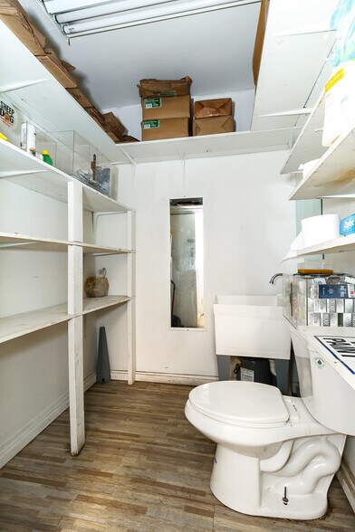 More Photos Of 7016 Page Ave, Saint Louis General Retail For Sale