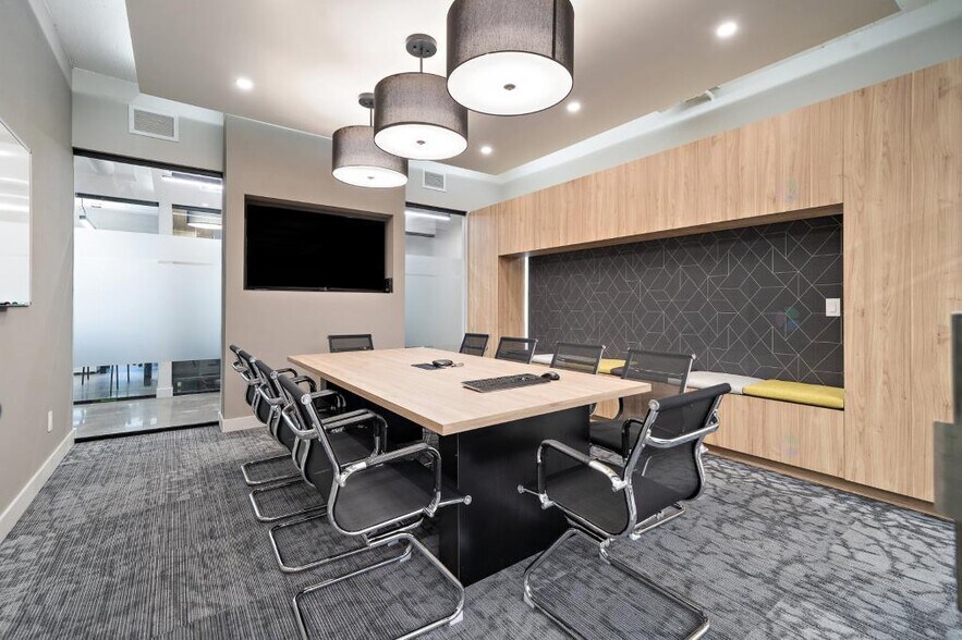 More Photos Of 4950 Ch Queen-Mary, Montréal Coworking Space