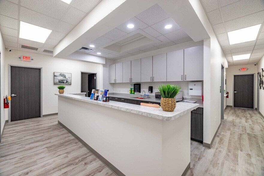 More Photos Of 27511 W IH-10, Boerne Medical For Lease