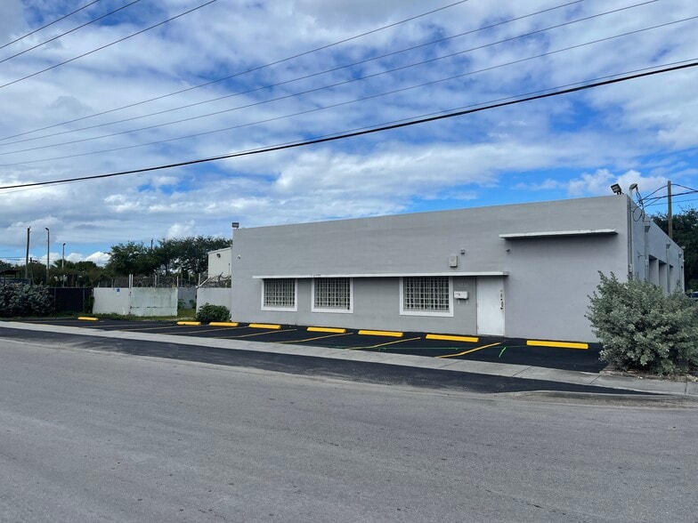 More Photos Of 5731 SW 23rd St, West Park Auto Repair For Lease