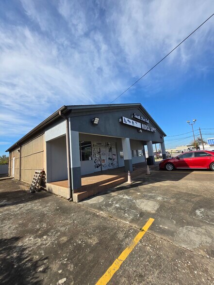 More Photos Of 14206 S Post Oak Rd, Houston General Retail For Sale