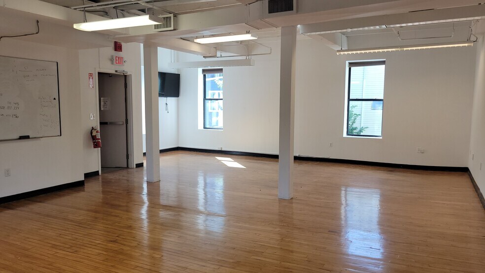 More Photos Of 90 Hamilton St, Cambridge Office For Sale