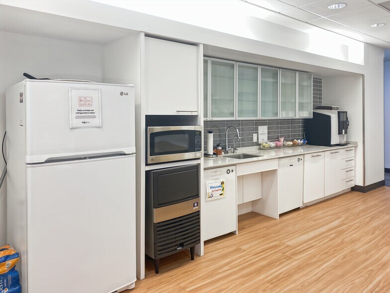 More Photos Of 24624 Interstate 45, Spring Coworking Space