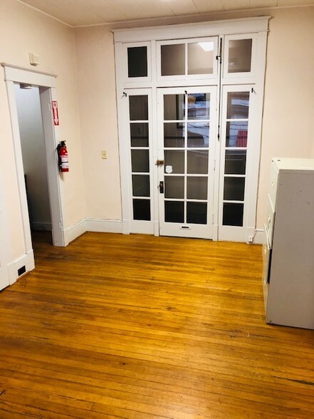 More Photos Of 3 N Court St, Frederick Office Residential For Lease