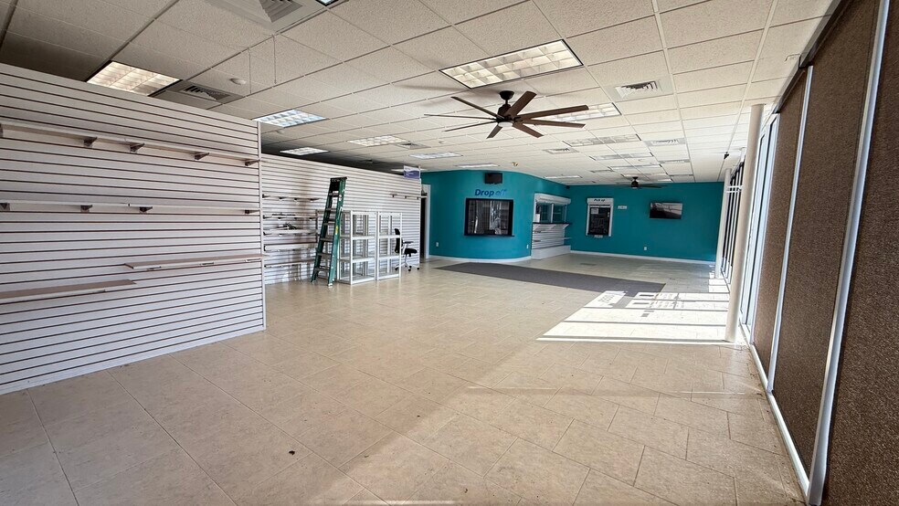 More Photos Of 3350-3390 E Bay Dr, Largo Storefront For Lease