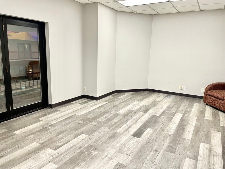 More Photos Of 1244 Canterbury Rd, Shakopee Hotel For Lease