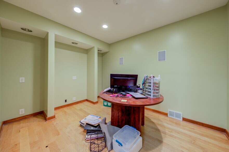 More Photos Of 800 N 42nd Ave, Minneapolis Medical For Lease