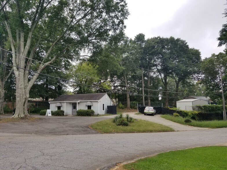 More Photos Of 3708 N Peachtree Rd, Atlanta General Retail For Sale
